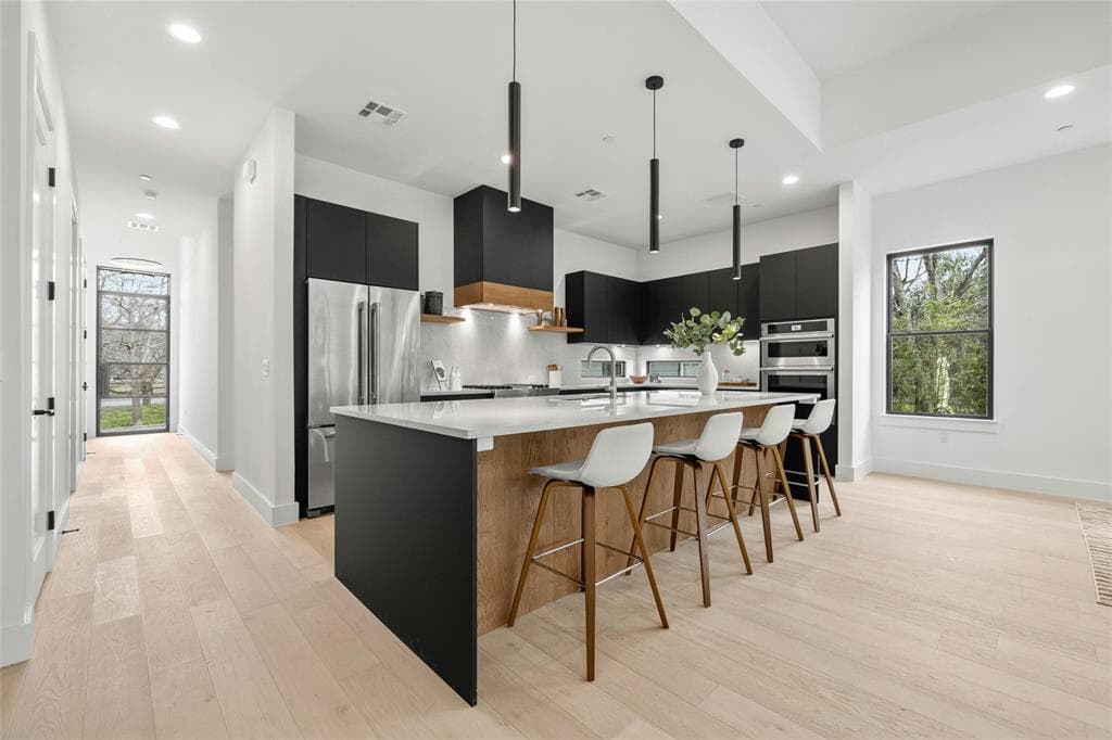 Gourmet kitchen